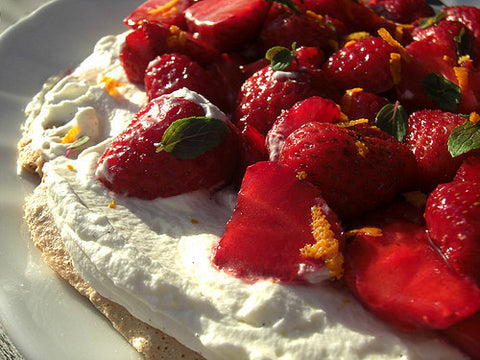 Skankynavia: Fresh Strawberry Pavlova