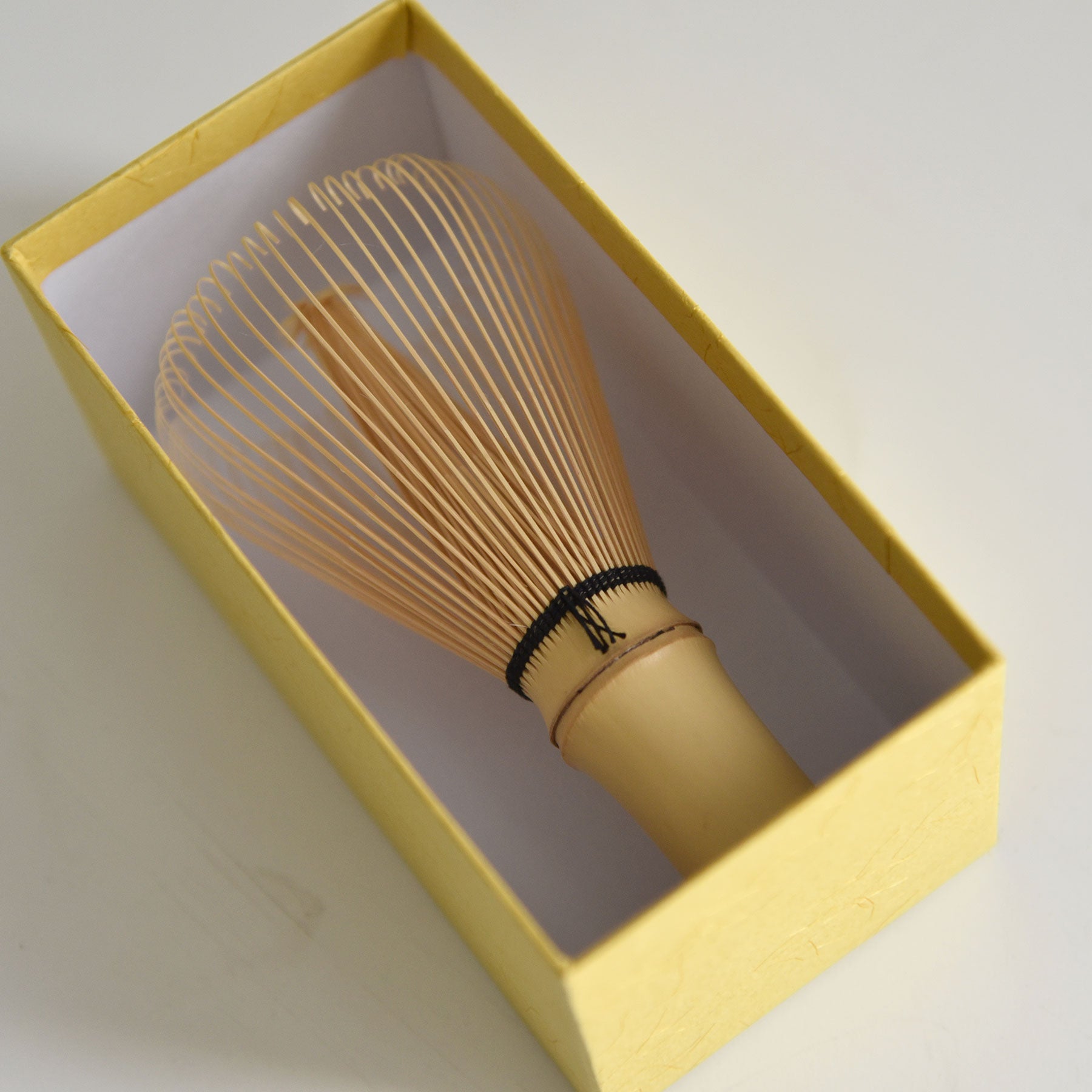 Suikaen Kazuho White Bamboo Matcha Whisk (Made in Japan) – Umami Mart
