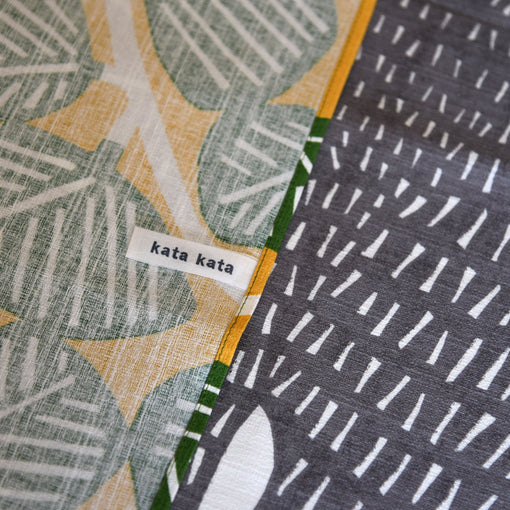 Kata Kata Gorilla Furoshiki (40 inches)